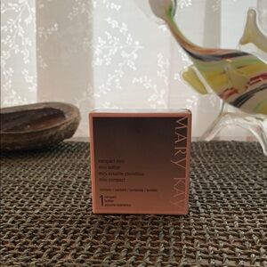 Mary Kay NIP Compact Mini Makeup Case